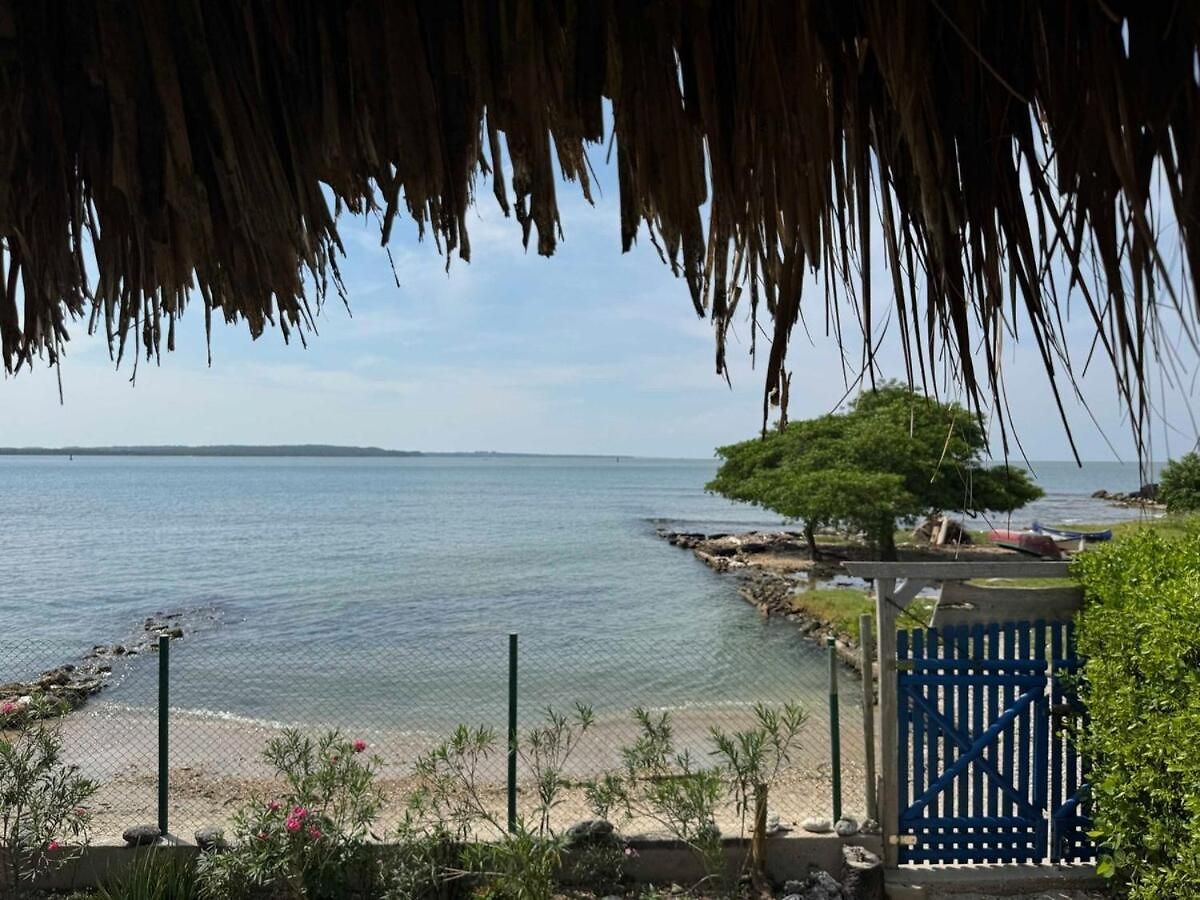 Suemar De Playa En Isla De Tierra Bomba *