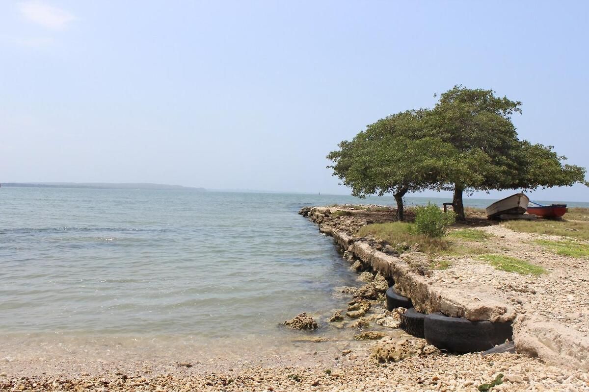 Suemar De Playa En Isla De Tierra Bomba *