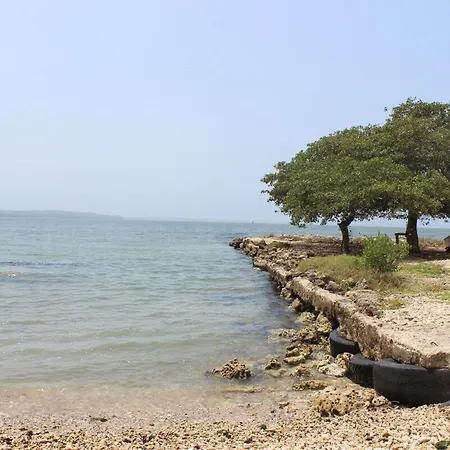 Suemar De Playa En Isla De Tierra Bomba *